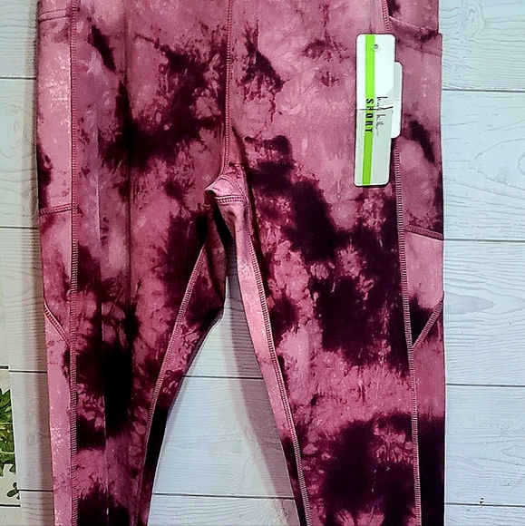 NICOLE MILLER SPORT MAROON TIE DYE CAPRI ATHLETIC LEGGINGS - Picture 4 of 5